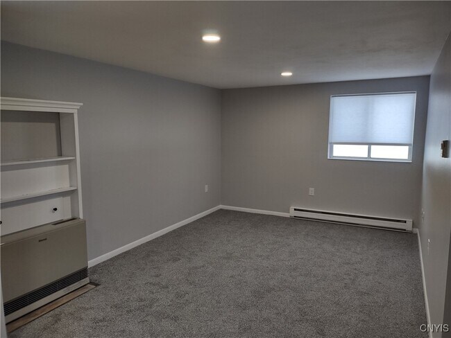 Building Photo - 153 Watertree Dr