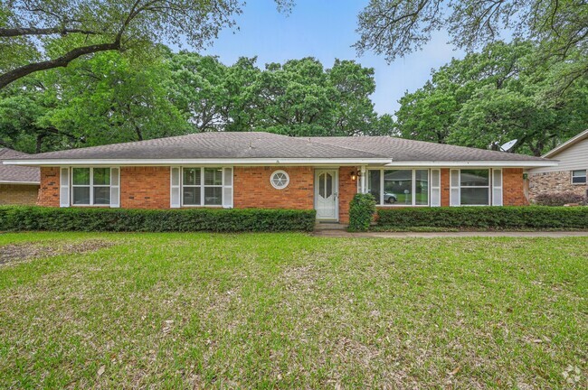 Building Photo - 2221 Prince John Dr