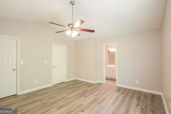 Building Photo - 3054 Aberdeen Way