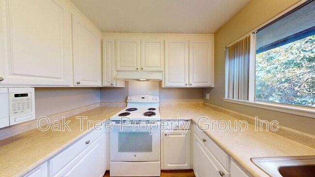 Building Photo - 1637 Catalina Ct