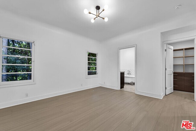 Building Photo - 918 N Genesee Ave