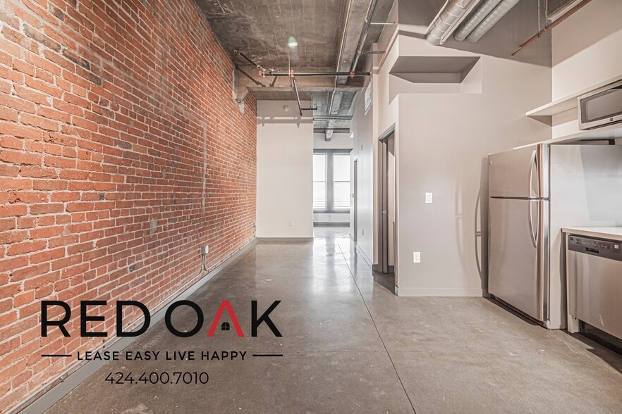 Building Photo - 430 S Broadway