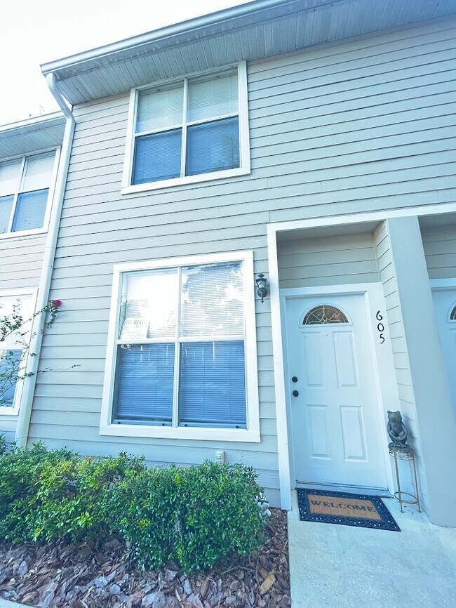 Front Door - 3901 SW 20th Ave