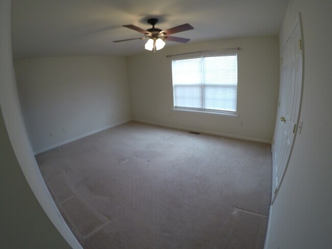 Building Photo - 2123 Quail Hollow Dr