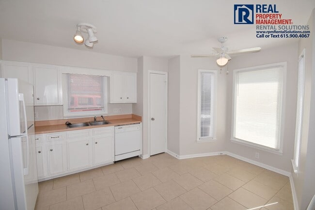 Building Photo - Spacious 3BR/2.5BA in Murfreesboro!