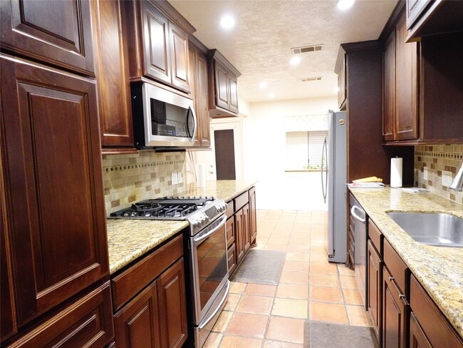 Building Photo - 6215 Pinole Forest Dr