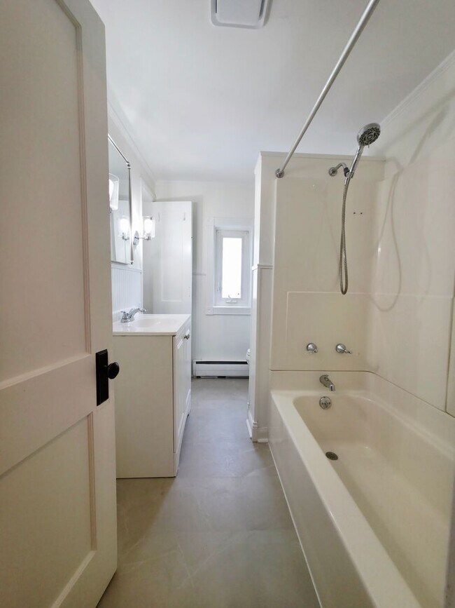 Building Photo - 3 Bed 1 Bath in Rochester PA