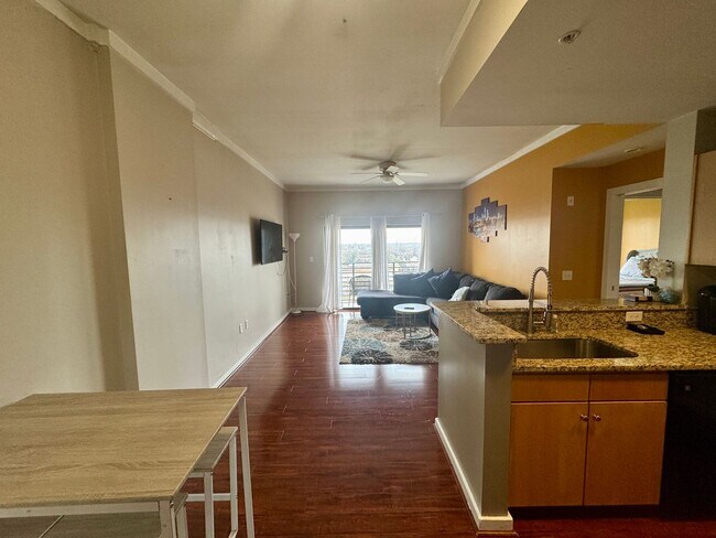 Building Photo - One Bedroom Furnished Condo in Uptown Char...