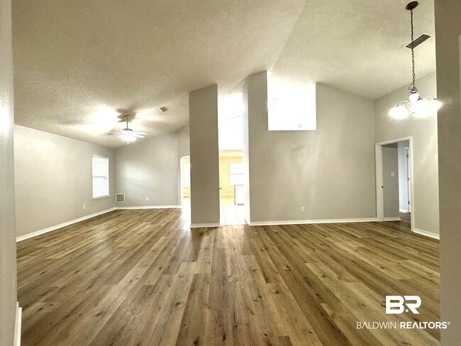 Building Photo - 9964 Hollowbrook Ave