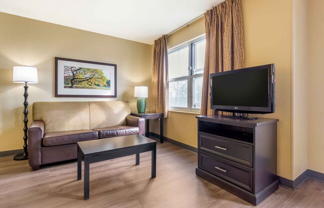 Building Photo - Furnished Studio-Seattle - Everett - Silve...