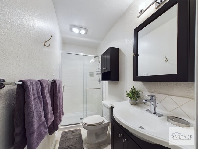 Building Photo - Gorgeous Ground Level Condo at Los Arroyos across from Hospital