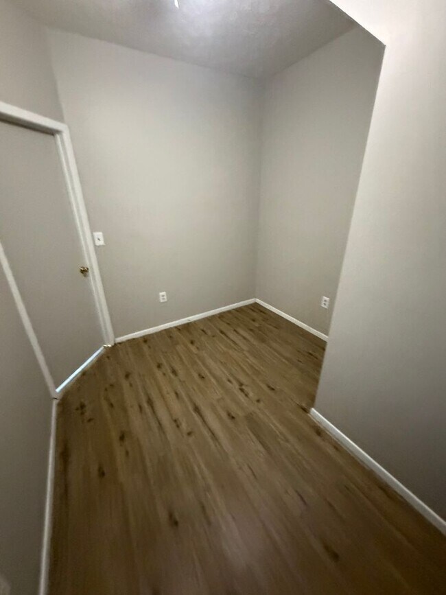 Building Photo - 2200 W 103rd St