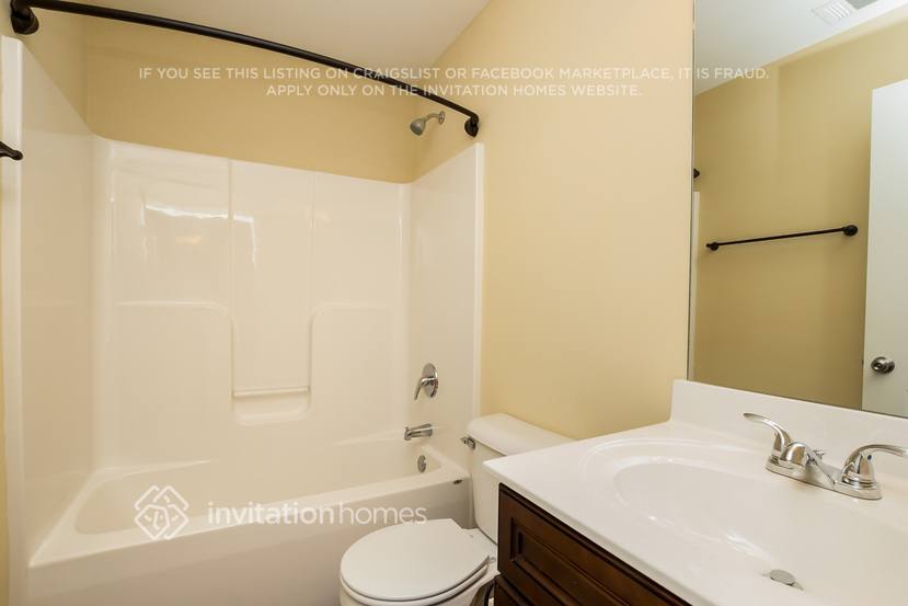 Building Photo - 1313 Invermere Dr SE