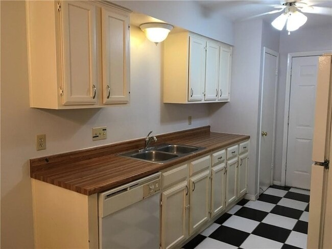 Building Photo - 5302 Avenue G   Unit B