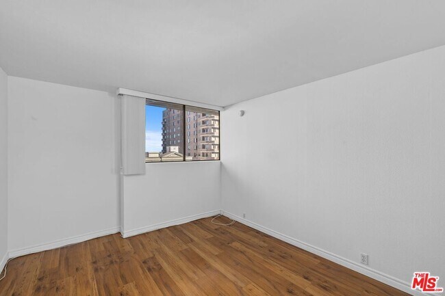 Building Photo - 10535 Wilshire Blvd