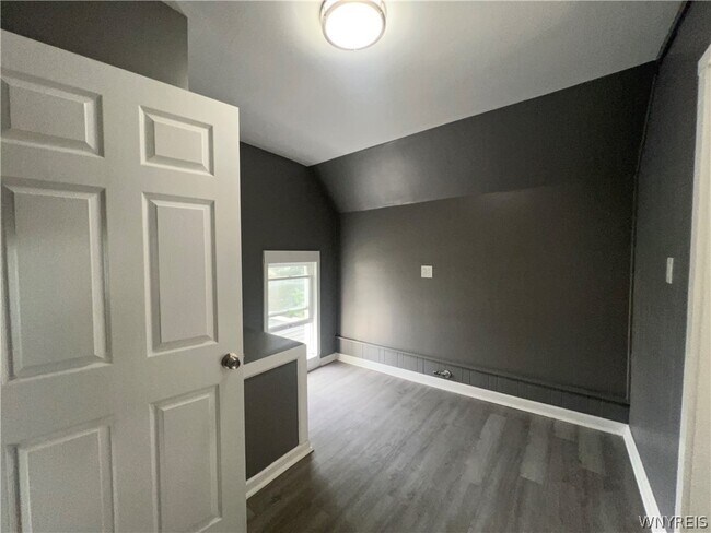 Building Photo - 165 Roland Ave