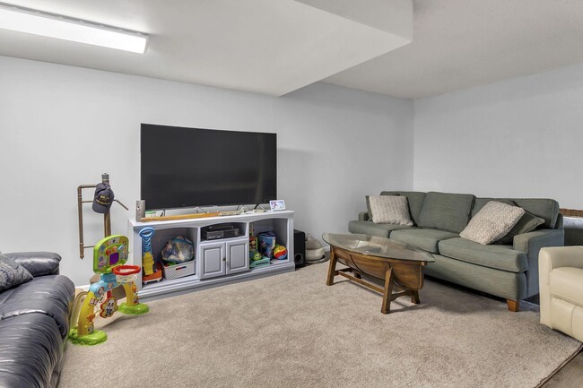 Building Photo - 18 Hidden Cove Cir