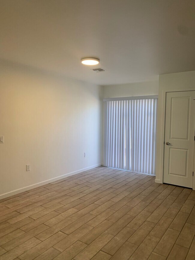 Building Photo - 2430 S Clovis Pl
