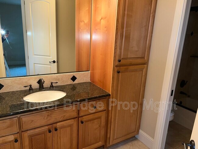 Building Photo - 3766 Mira Loma Dr