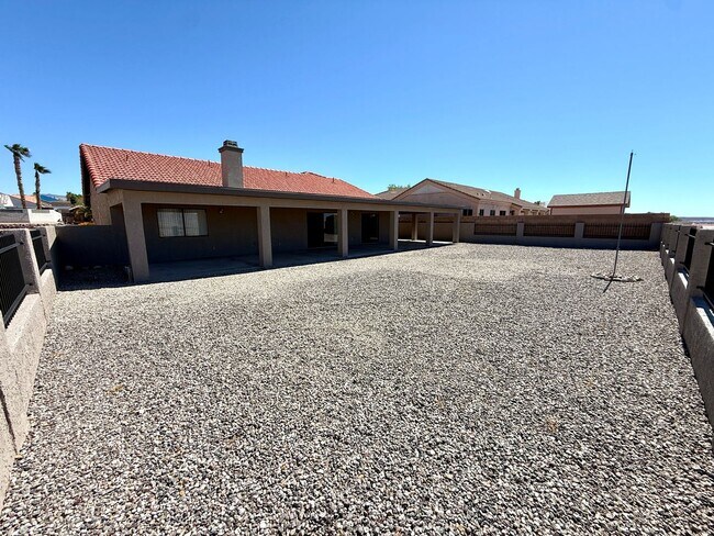 Building Photo - Custom 3 Bedroom, 2.5 Bath Home w/Bonus Ro...