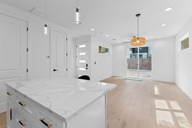 Building Photo - 5305 Ledesma Rd