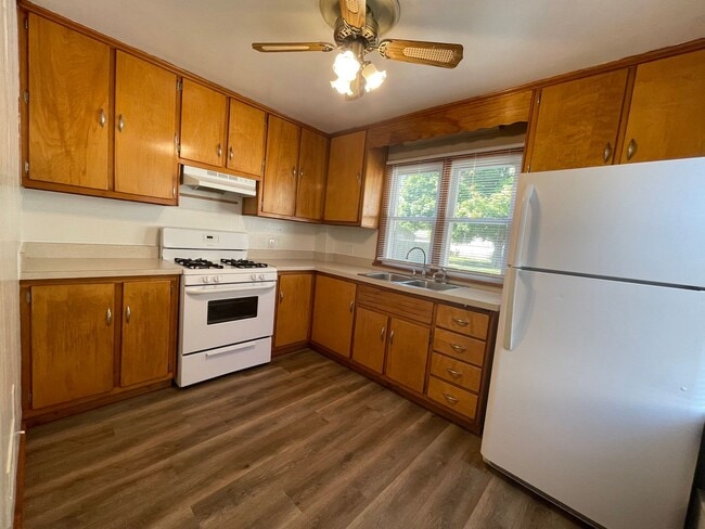Building Photo - Beautiful 3 Bedroom Home on Goshen's West ...