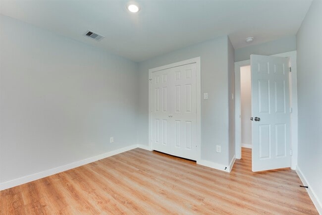 Building Photo - 8635 Sunderland Rd