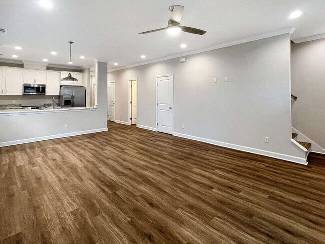 Building Photo - 39 Travis St