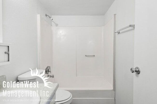 Building Photo - Cozy 2Bdm 1Ba Townhome in Great Location