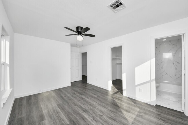 Building Photo - 2310 Wavell St