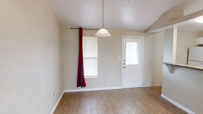 Building Photo - Charming 3 bedroom, 2 bath property in Cop...