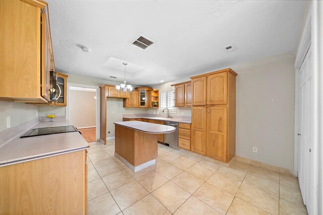 Building Photo - 7710 Antoine Dr