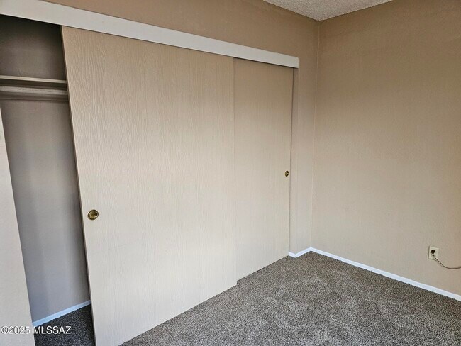 Building Photo - 820 S Langley Ave