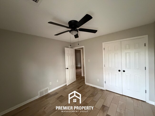 Building Photo - 270 Village Dr