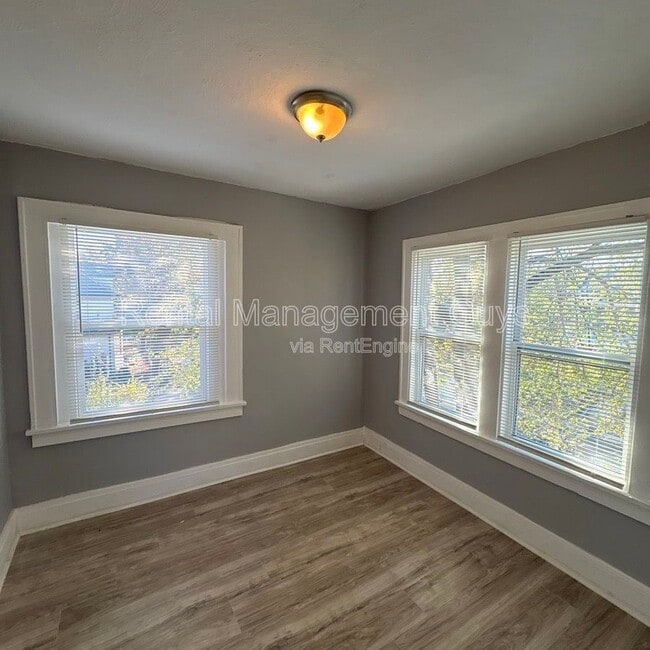 Building Photo - 4216 N Bryant Ave