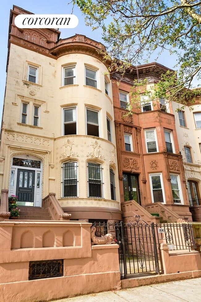 Building Photo - 896 Park Pl