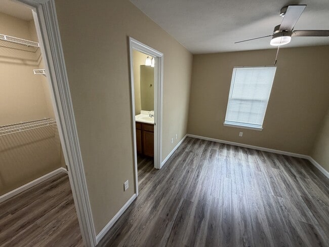 Building Photo - 285 Pineview Dr