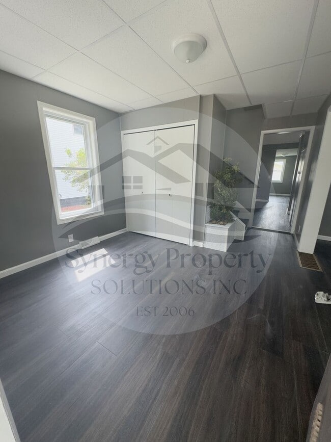 Building Photo - Crestline Home Available Now
