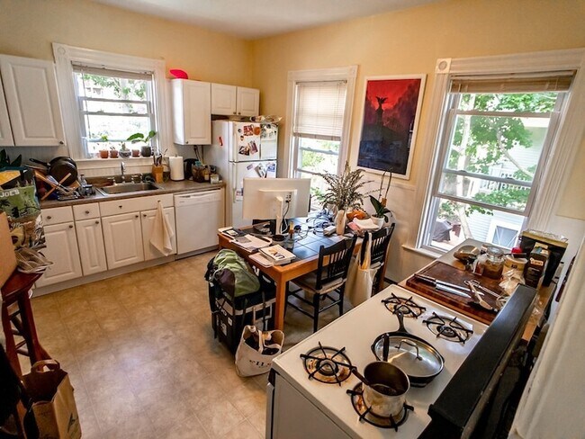 Building Photo - 30 Spring Park Ave