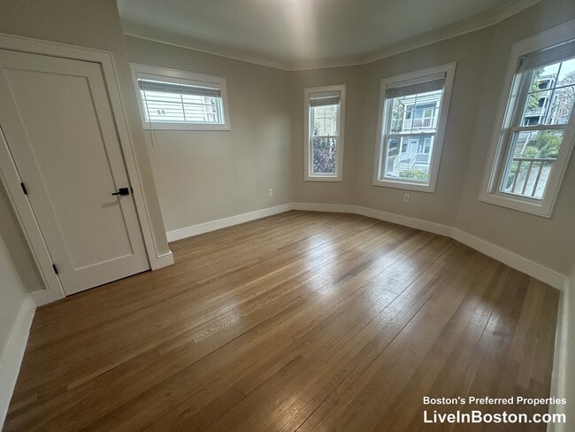 Building Photo - 44 Iffley Rd
