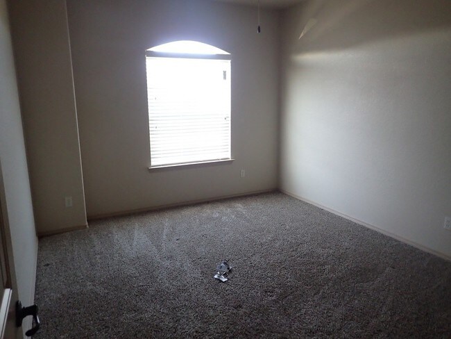 Building Photo - 13836 Hollywood Dr