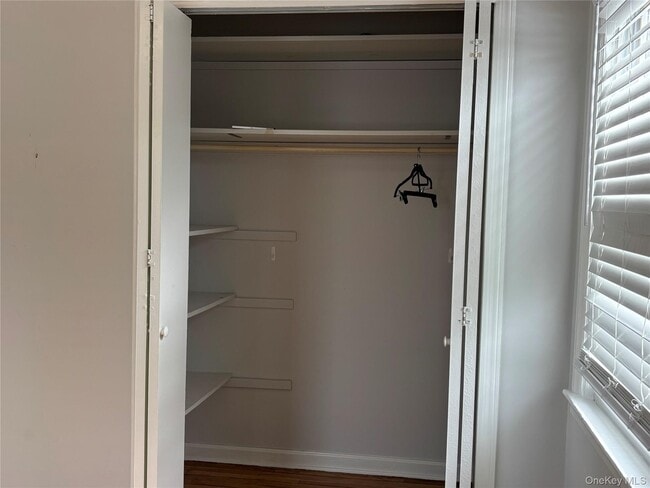 Building Photo - 570 Church Ave