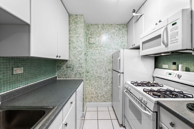 Building Photo - 151 Tremont St