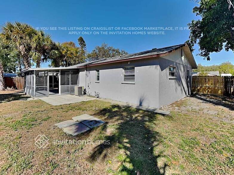 Building Photo - 808 65th Ave W