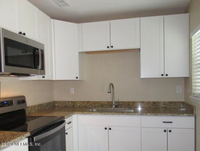 Building Photo - 324 Hilltop Dr