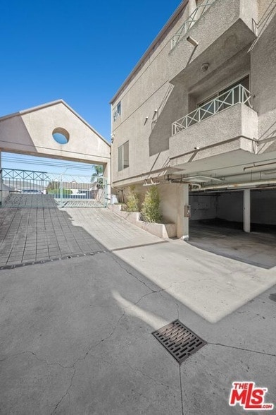 Building Photo - 610 Venice Way