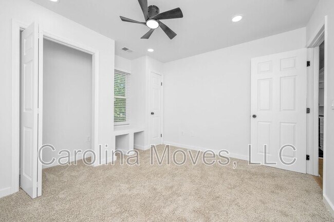 Building Photo - 10 Valley View Dr