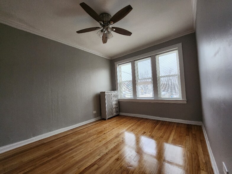 Building Photo - 644 N Mayfield Ave