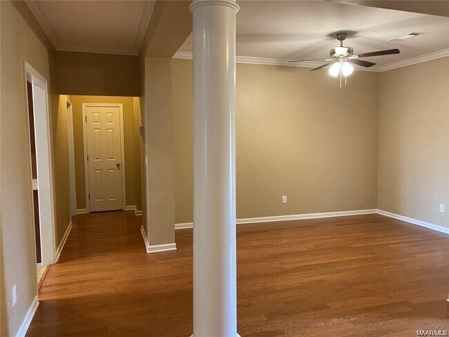 Building Photo - 4/3 in Deer Creek!