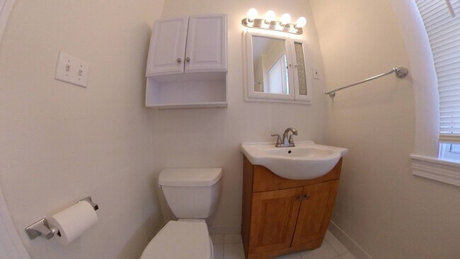 Building Photo - 11 Banks St